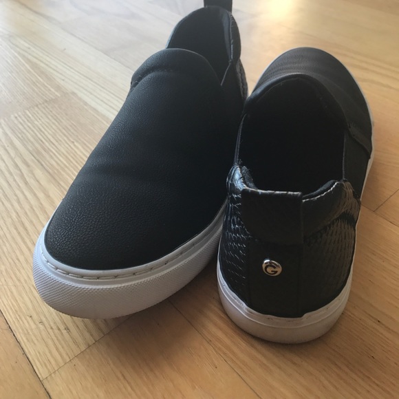 guess slip on sneakers black